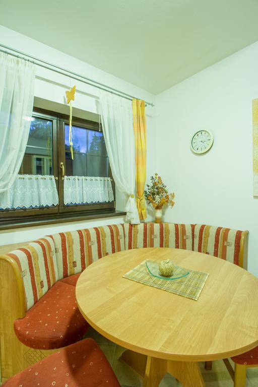 Vila Helena - Apartment Helena 2 Ruzomberok Rum bild